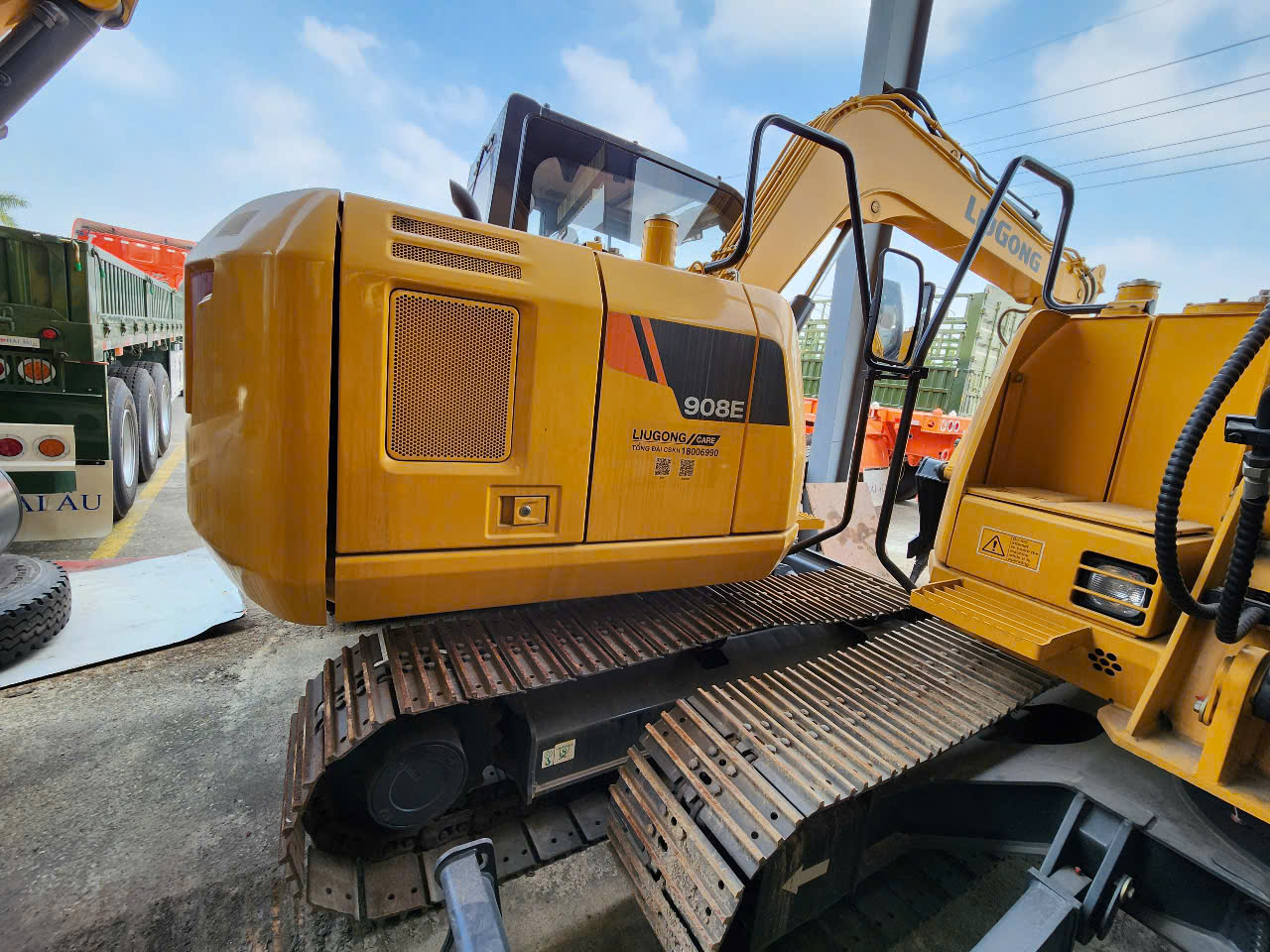 MÁY XÚC ĐÀO LIUGONG CLG908E