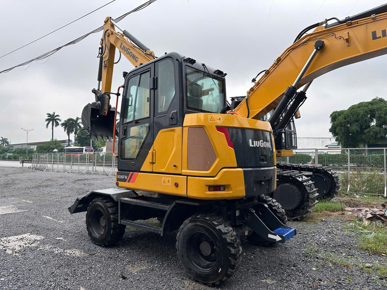 MÁY XÚC ĐÀO LIUGONG CLG906FW