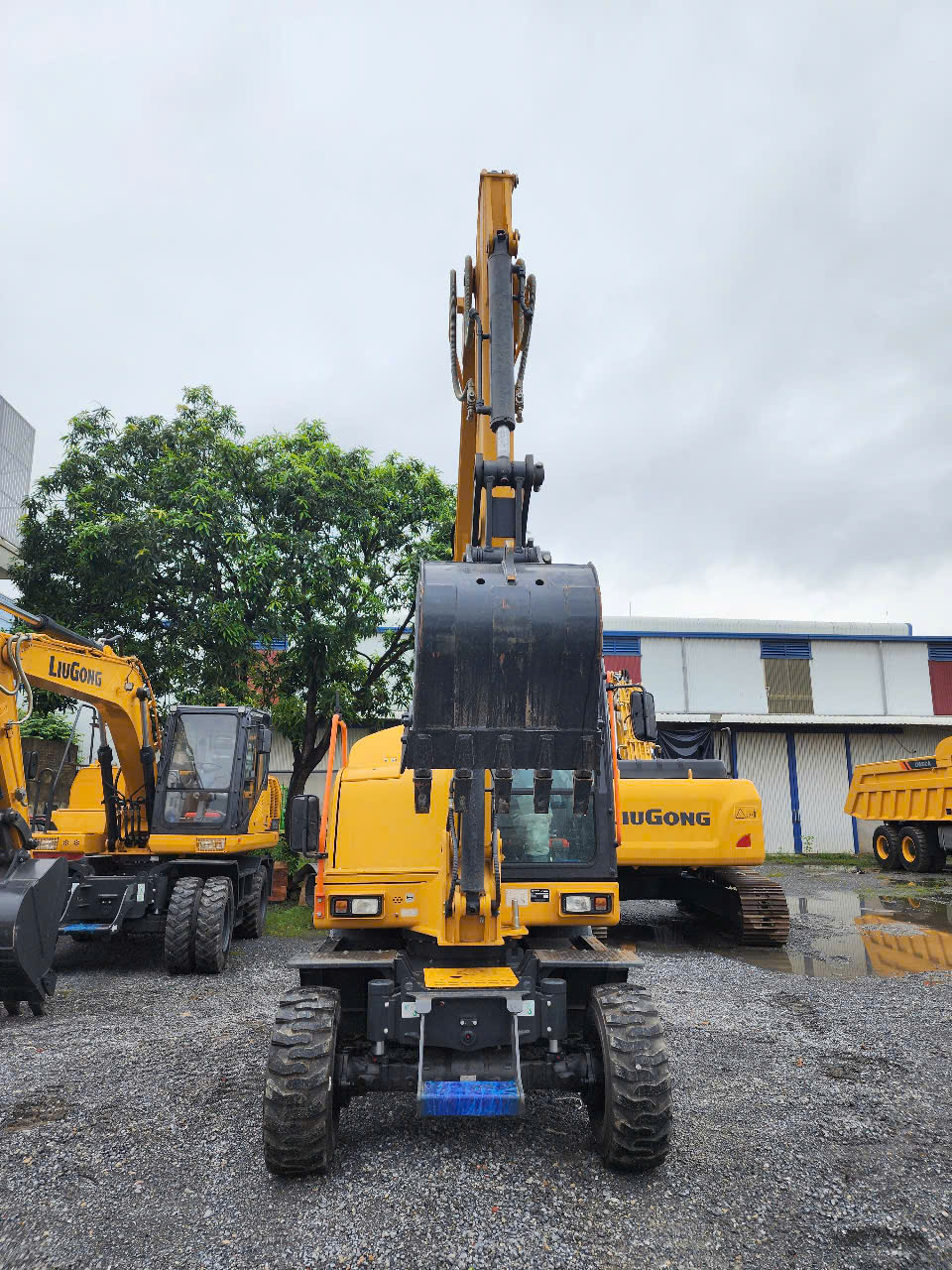 MÁY XÚC ĐÀO LIUGONG CLG906FW