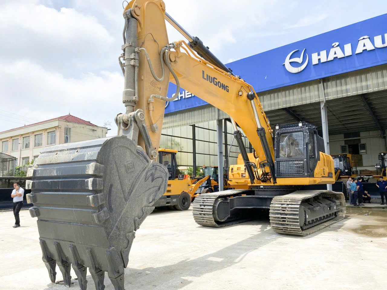 MÁY XÚC ĐÀO LIUGONG CLG952E