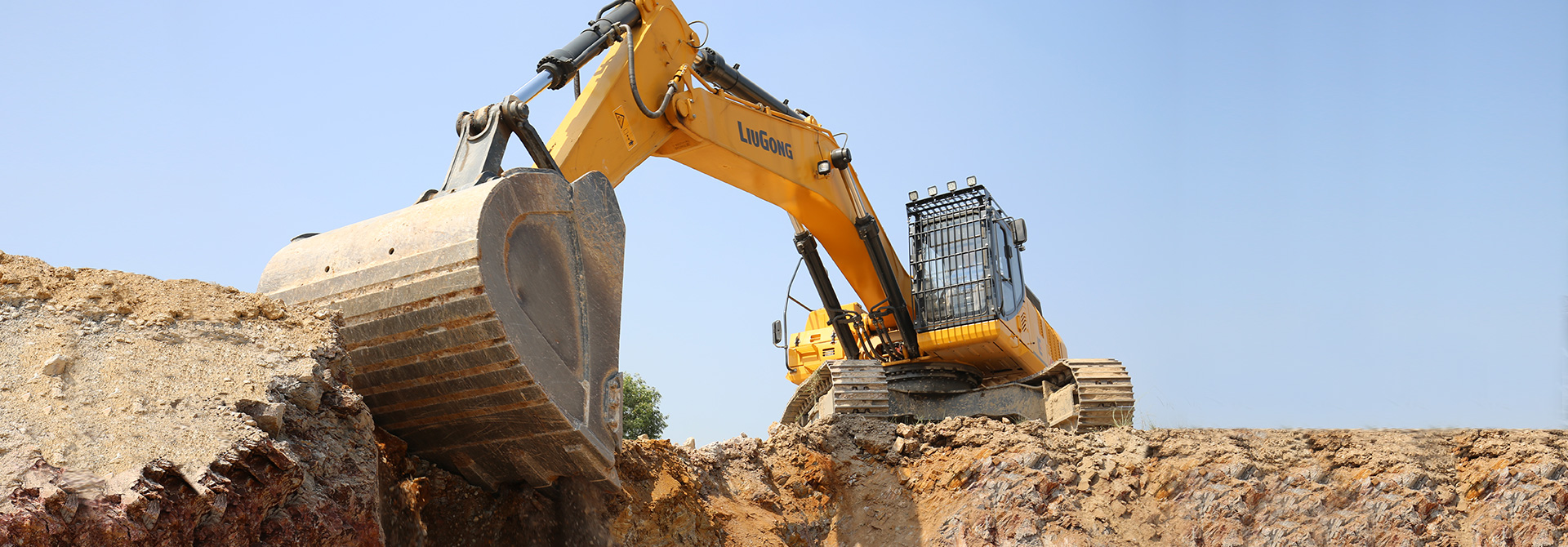 MÁY XÚC ĐÀO LIUGONG CLG952E