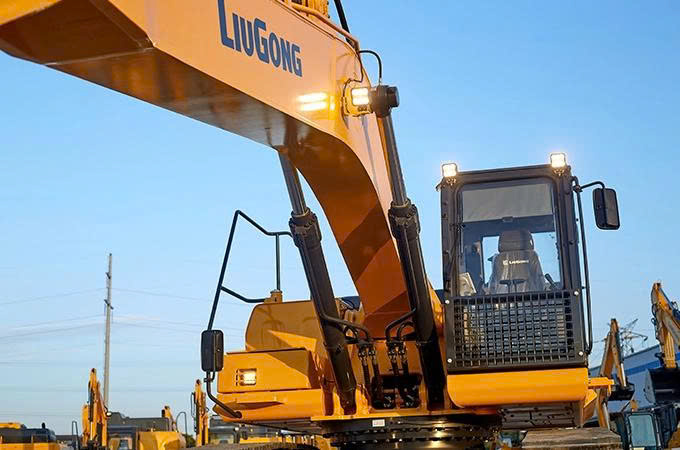 MÁY XÚC ĐÀO LIUGONG 933EHD