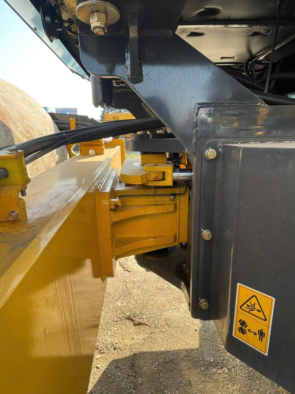 XE LU RUNG LIUGONG 2 CẦU 6612E